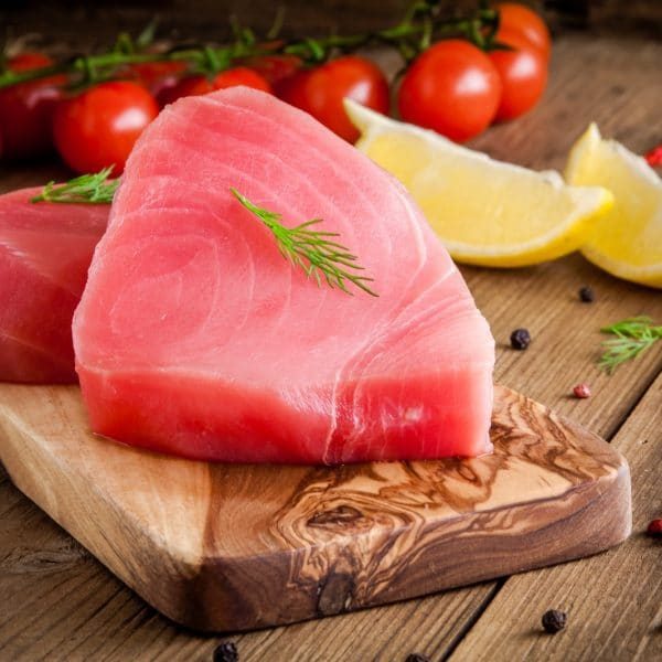 raw-tuna-fillet-with-dill-lemon-and-cherry-tomatoes